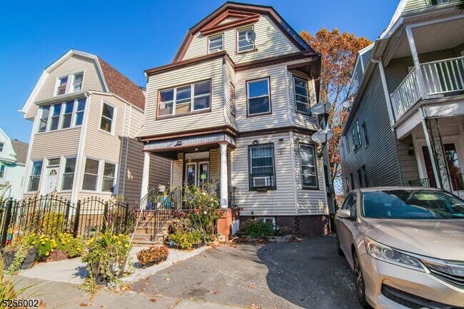 Foto del edificio - 164 Springdale Ave