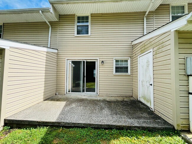 Foto del edificio - 2 Bedroom, 1.5 Bath Townhouse