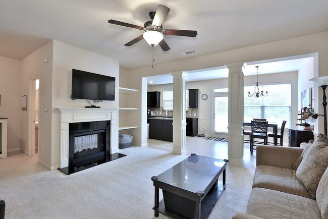 Building Photo - 3430 Brockenhurst Dr