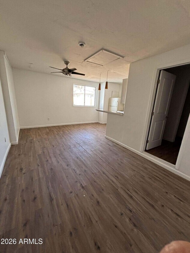 Building Photo - 909 N Kadota Ave