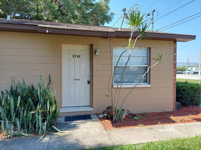 Building Photo - 2 Bed / 1 Bath Apartment - RENT SPECIAL! 50% OFF OF FIRST MONTH'S RENT