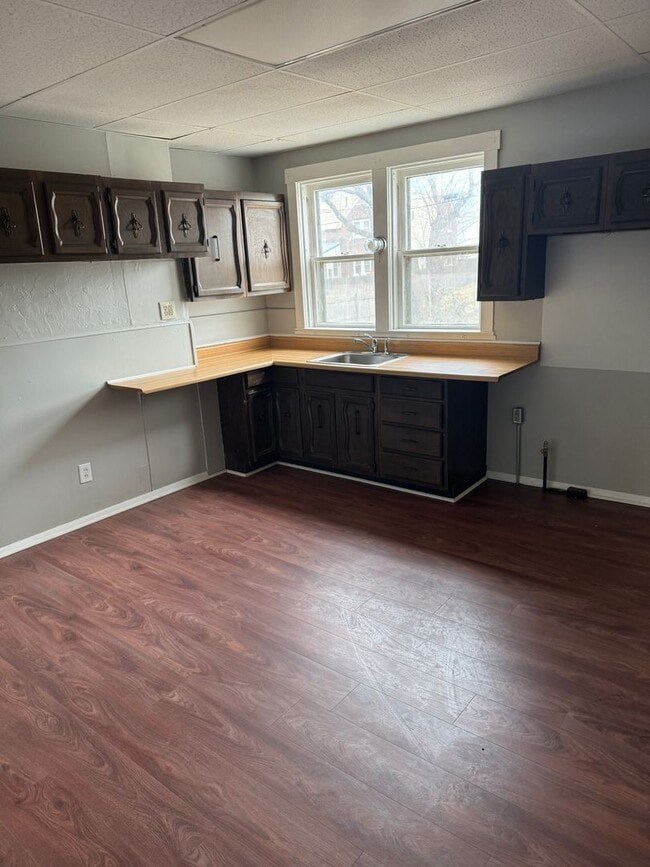 Building Photo - 2 Bedroom 1 Bath Row Home