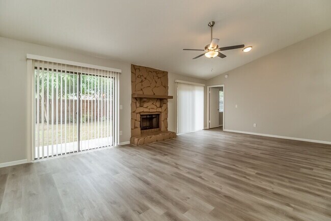 Foto del edificio - 831 Sunridge Point Dr