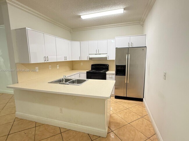 Foto del edificio - 18328 NW 68th Ave