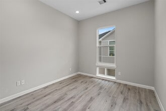Building Photo - 5610 Patrick St