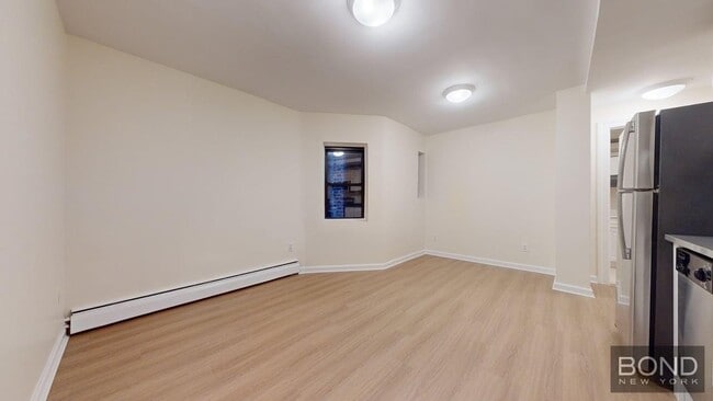 Building Photo - 150 E 84th St