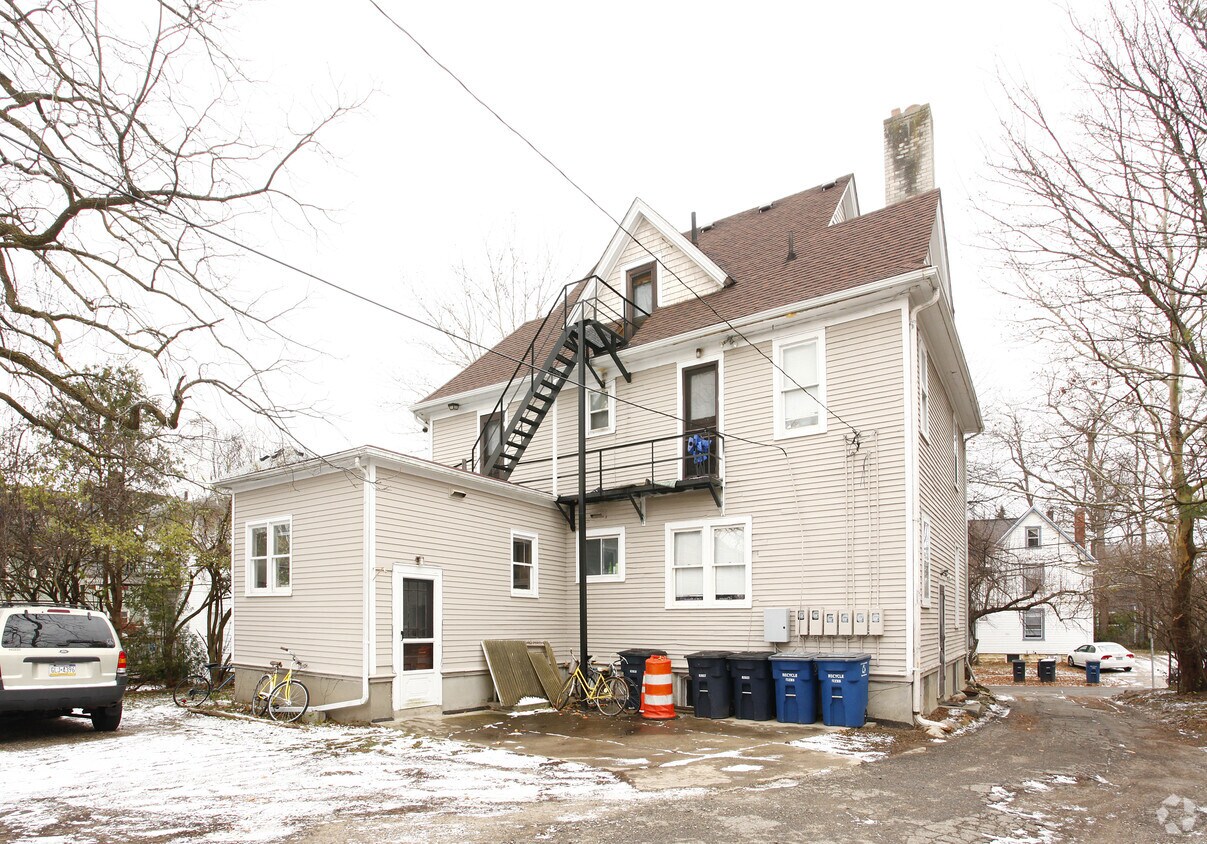 Building Photo - 513 Elm St