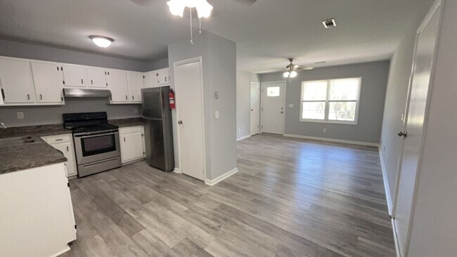 Foto del edificio - Beautiful 3 Bedroom Ranch in Goose Creek