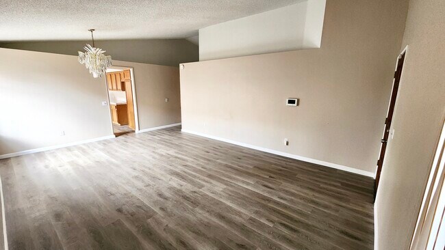 Foto del edificio - 38022 Rudall Ave