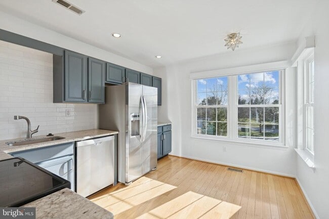 Foto del edificio - 28 Victoria Cir