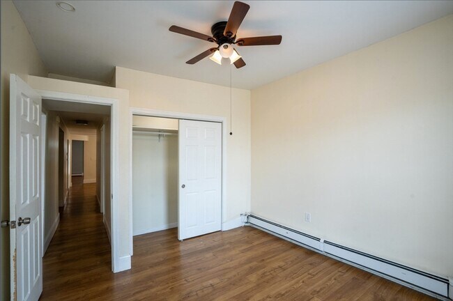 Building Photo - 420 Saratoga St