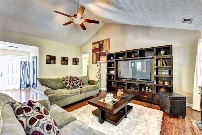 Building Photo - 3940 Piper Glen Dr NE