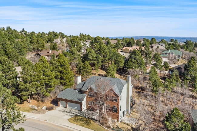 Foto del edificio - Luxury Living in Cheyenne Mountain – Minut...