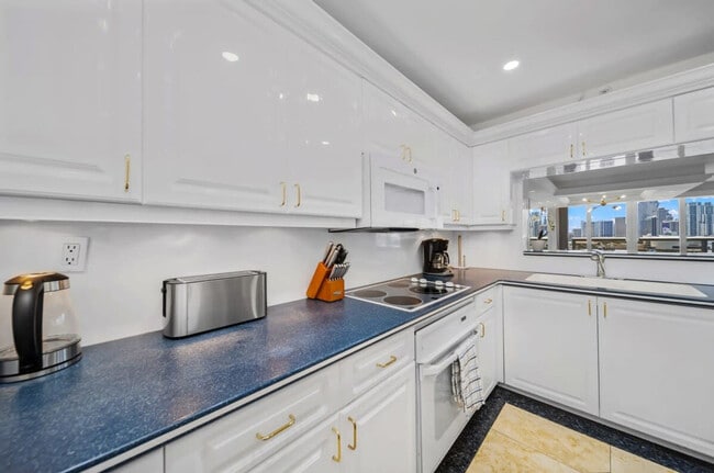 Foto del edificio - 1717 N Bayshore Dr