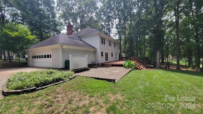 Foto del edificio - 9424 Whitethorn Dr