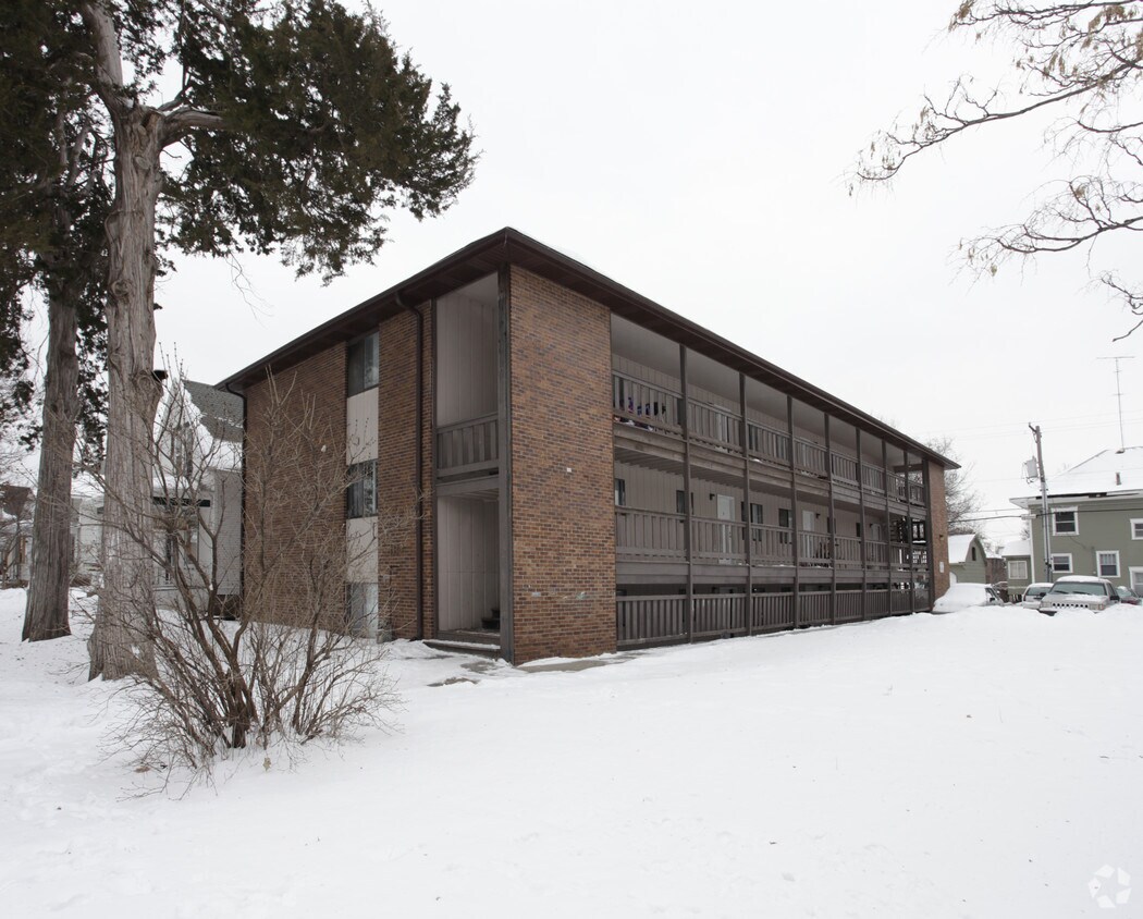 Primary Photo - 1113 B St