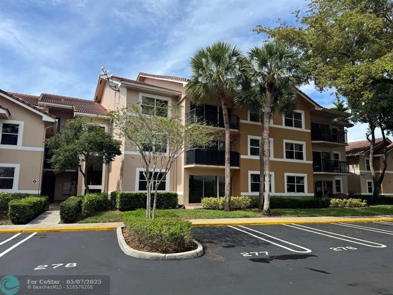 Foto principal - 8955 Wiles Rd