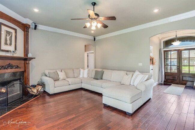 Building Photo - 244 Gloucester Dr