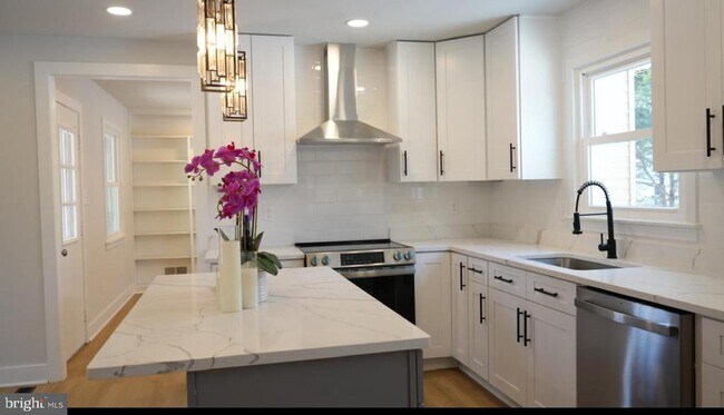 Foto del edificio - 5114 Montgomery Rd