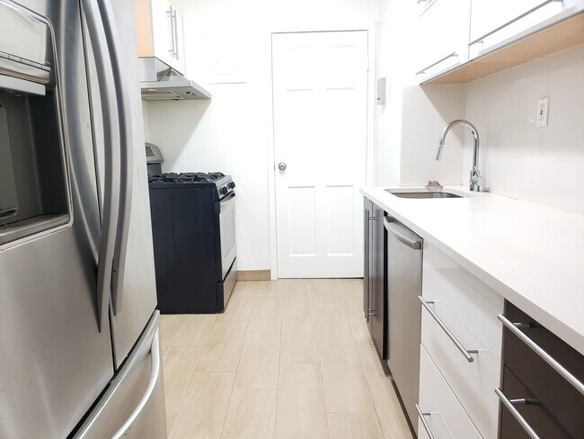 Foto del edificio - 244-246 W 106th St