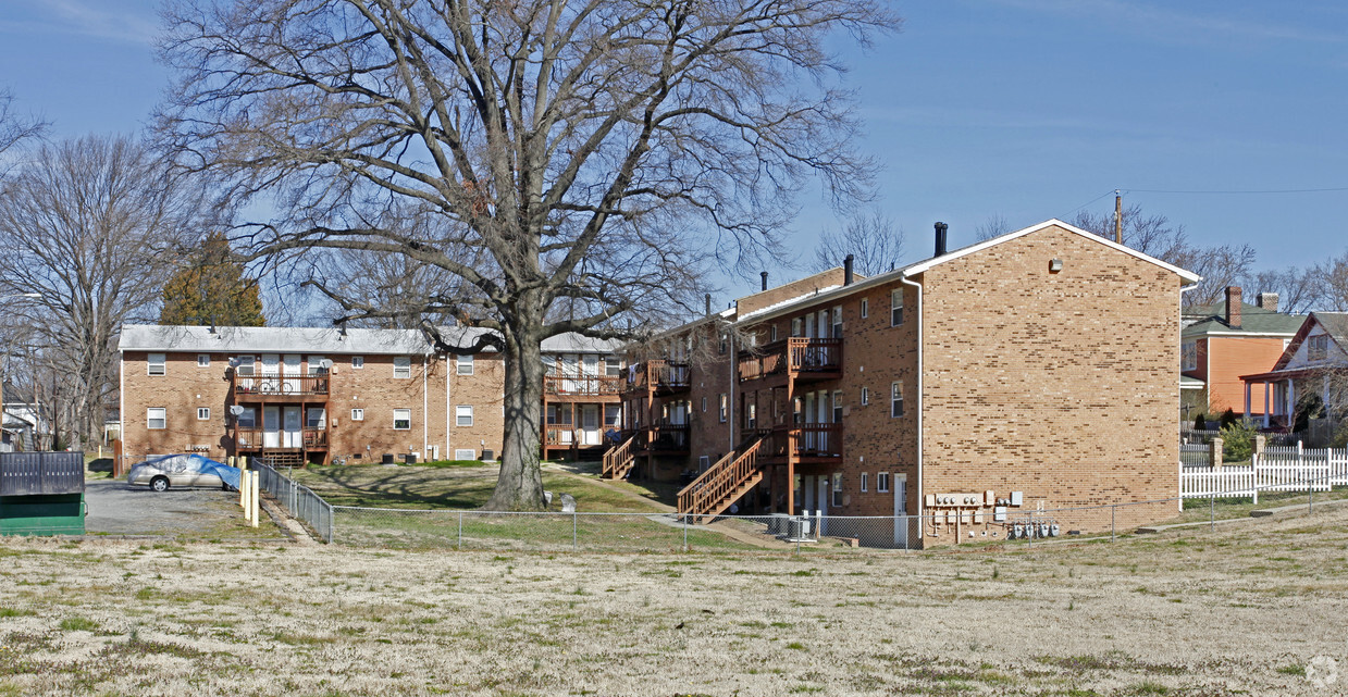 Building Photo - Woodland Heights Apartments