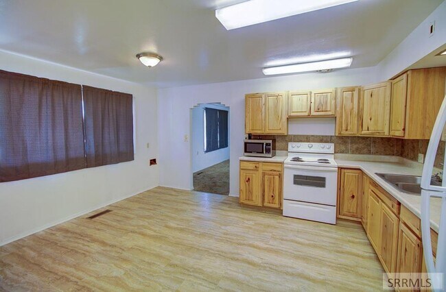 Foto del edificio - DARLING 3 BED/1 BATH HOME RIGHT IN DOWNTOWN REXBURG