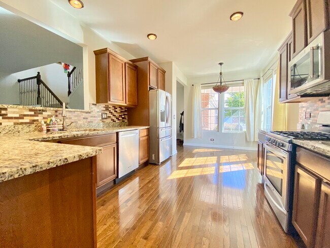 Building Photo - 10S420 Carrington Cir
