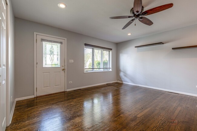 Building Photo - 697 Hickory Dr