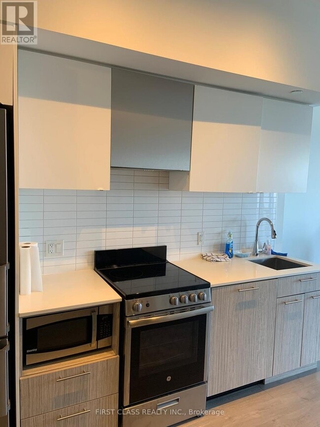 Building Photo - 251 Jarvis St