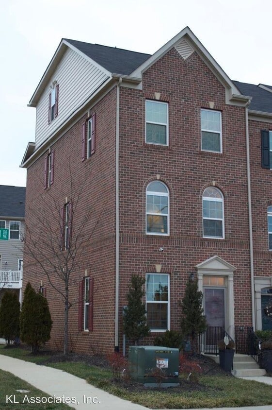 Primary Photo - 3600 Fort Lincoln Dr NE