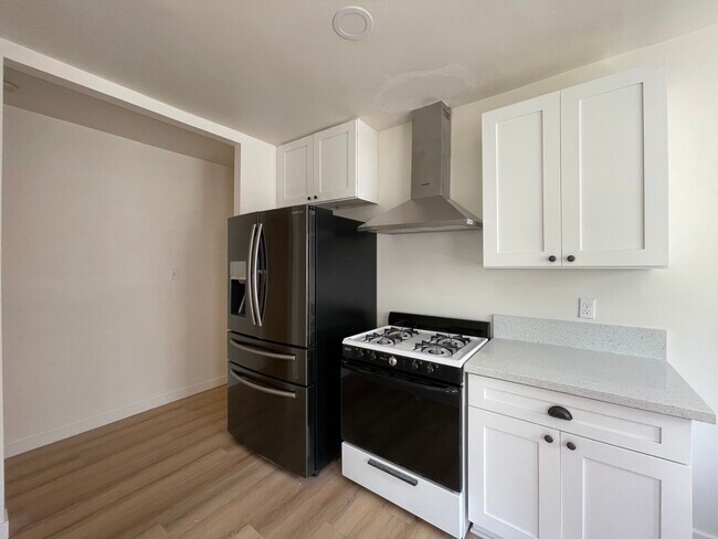 Quartz Counters - 3371 Perlita Ave