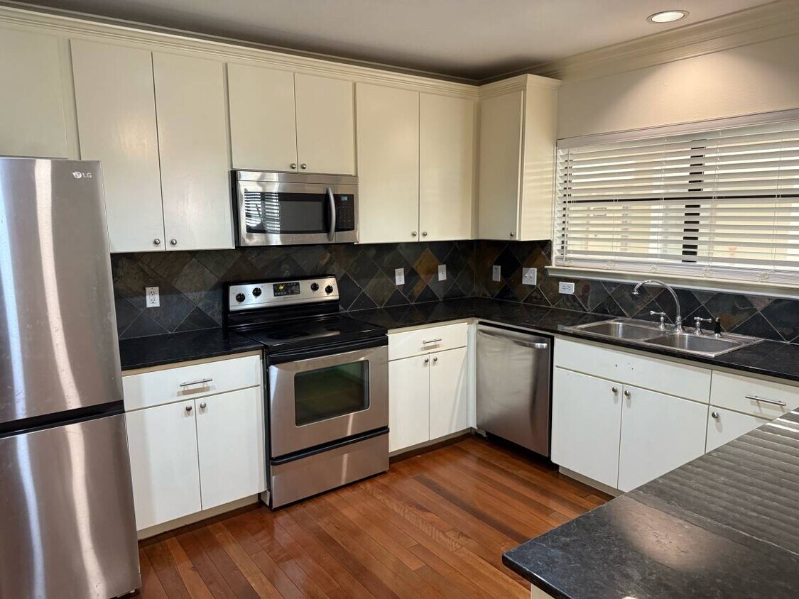 Foto principal - 1342 Rutland St
