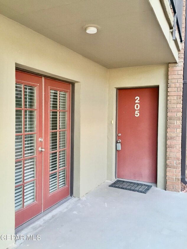 Primary Photo - 4433 N Stanton St