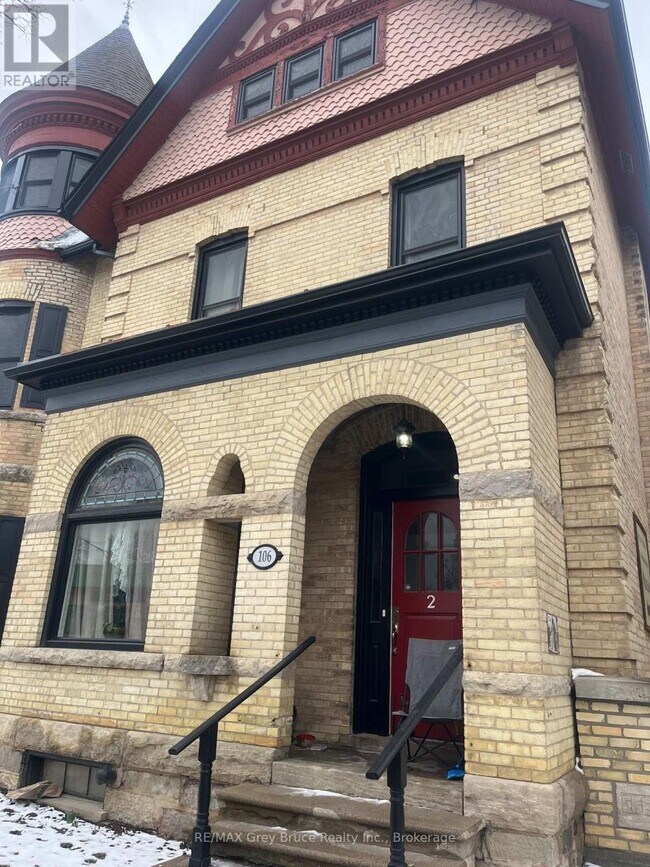 Photo du bâtiment - 106 1st Ave S