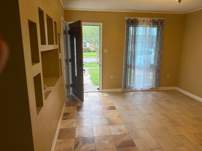 Foto del edificio - 2412 Riverbend Dr