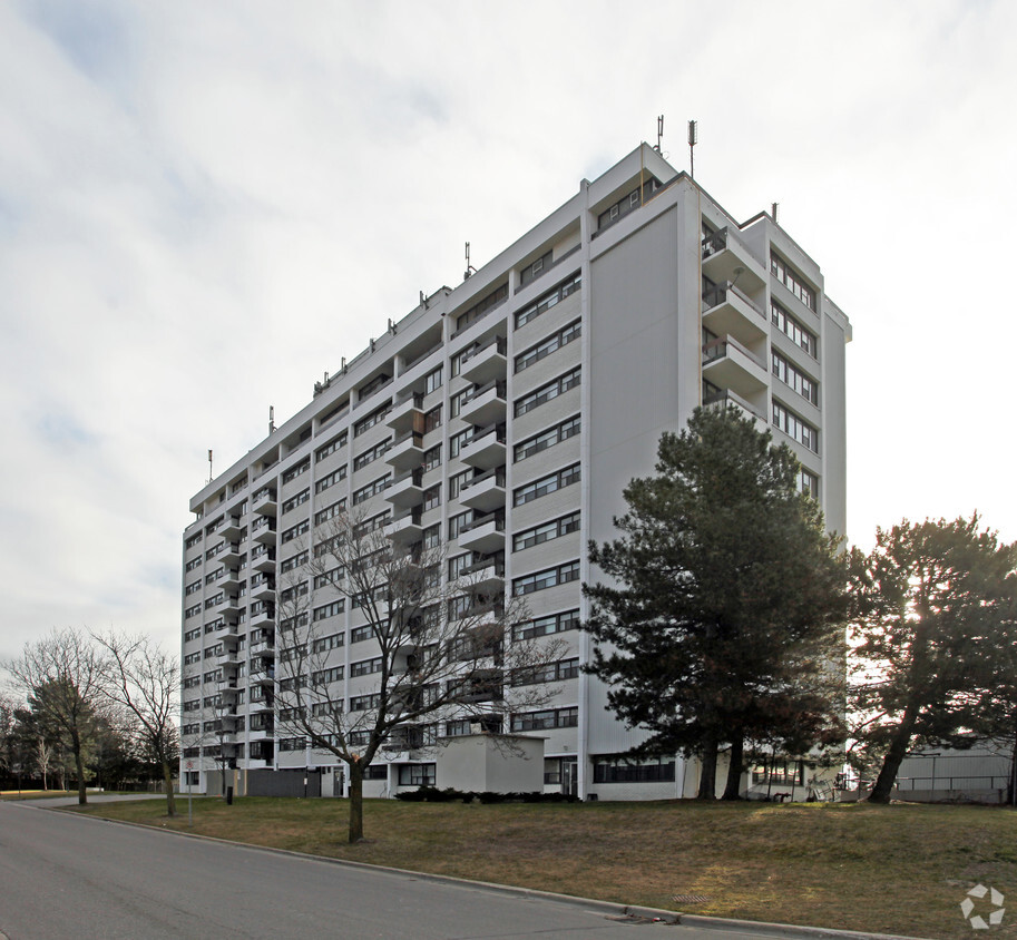 Primary Photo - Rosslynn Arms Apartments