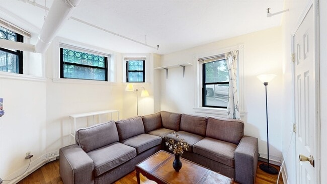 Photo - 137 Peterborough St Apartment