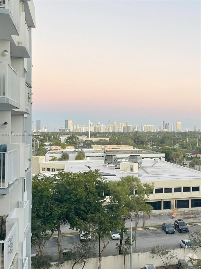 Building Photo - 1300 NE Miami Gardens Dr