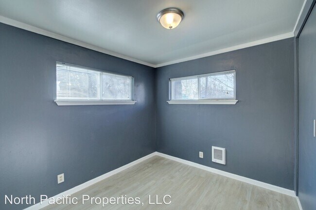 Building Photo - 2 br, 1 bath House - 2414 SW Genesee St