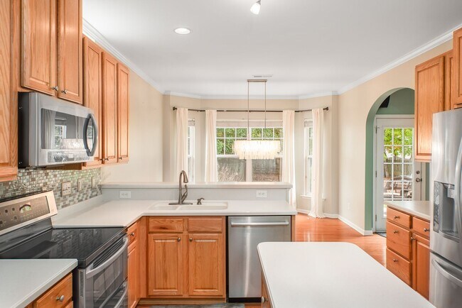 Foto del edificio - Beautiful Home in Lochside Neighborhood