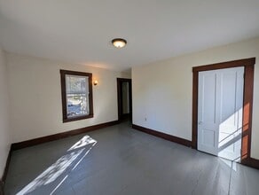 Building Photo - 146 Elliot St