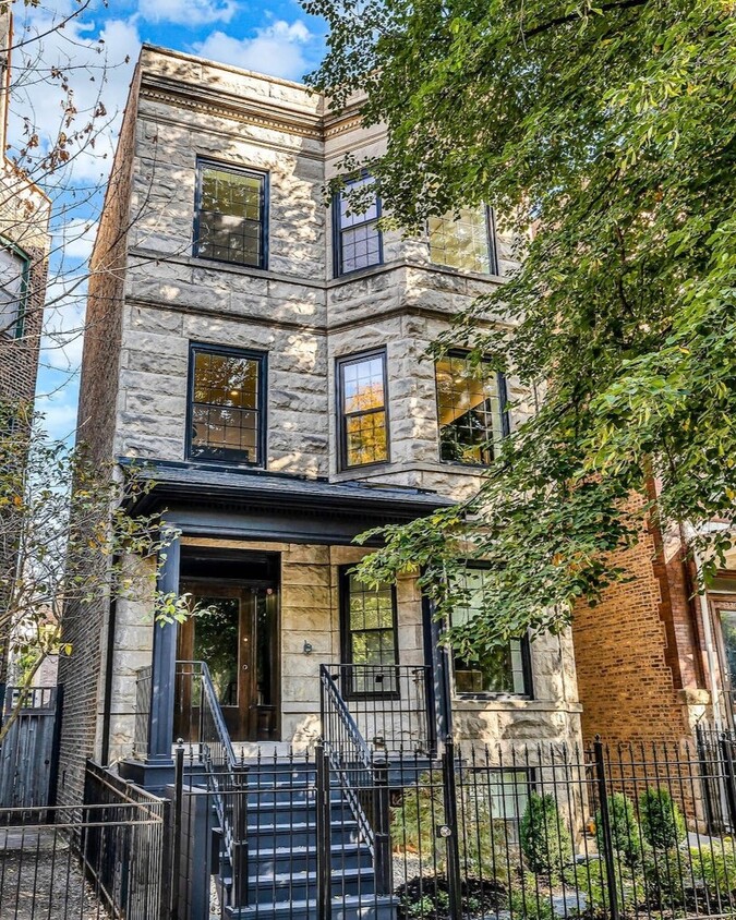 Primary Photo - 3709 N Lakewood Ave