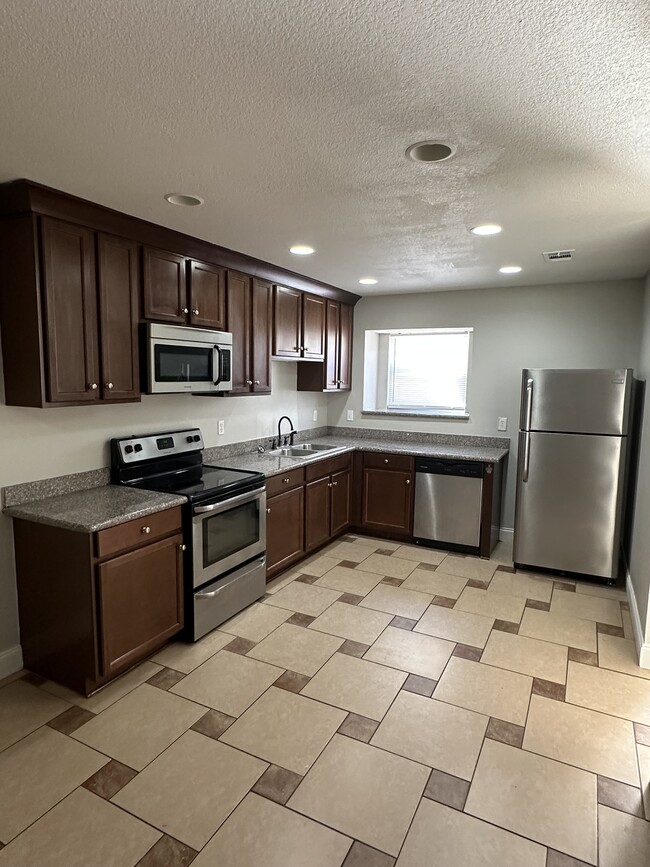 Building Photo - 11620 Chemstrand Rd