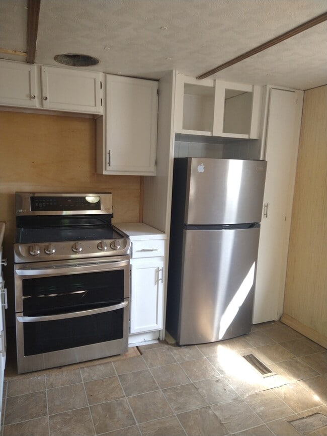 Building Photo - 8028 Huebner Rd