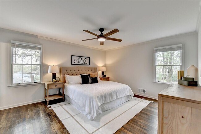 Foto del edificio - 1450 Cedarhurst Dr