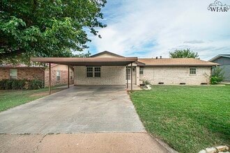 Building Photo - 2905 S Bandera Dr