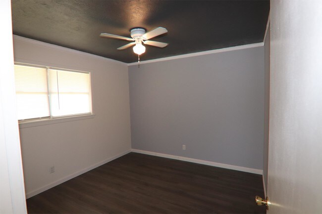 Building Photo - 3912 Broadmoor Dr