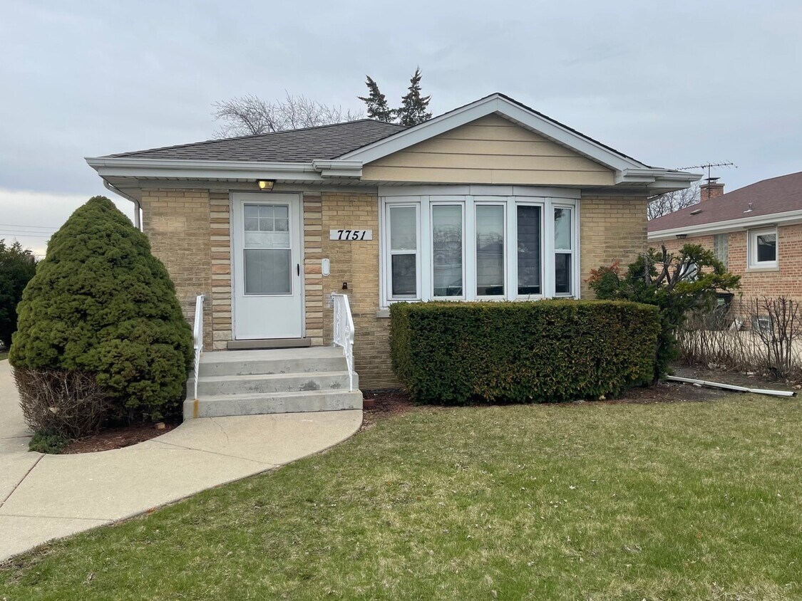 Primary Photo - 7751 W Dempster St