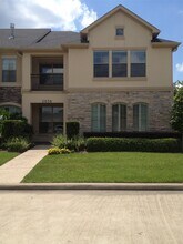 Building Photo - 2038 Palm Forest Ln