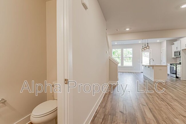 Building Photo - 204 Keel Ln